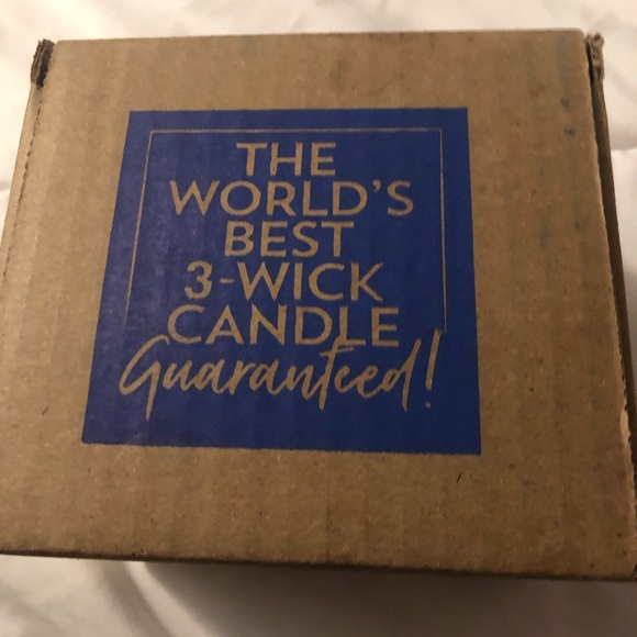 NIB Bath & Body Works 3- Wick Hibiscus Waterfalls Candle - Picture 2 of 4